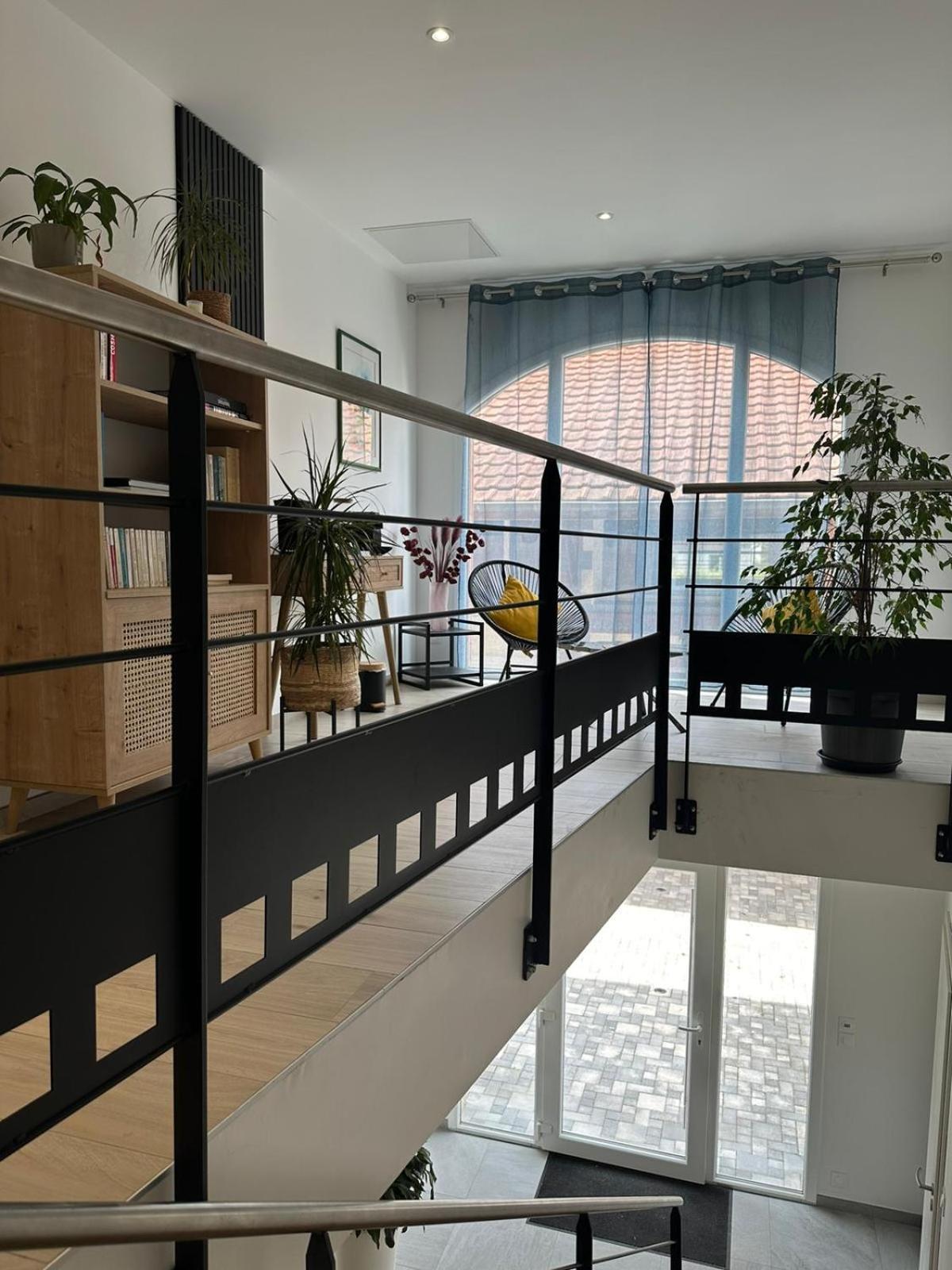 L'Obsidienne Virecourt Luaran gambar