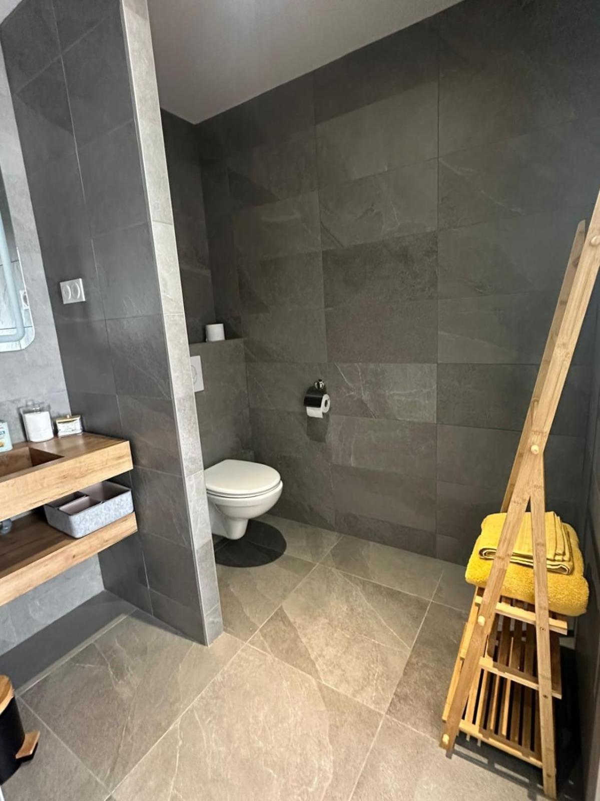 L'Obsidienne Virecourt Luaran gambar
